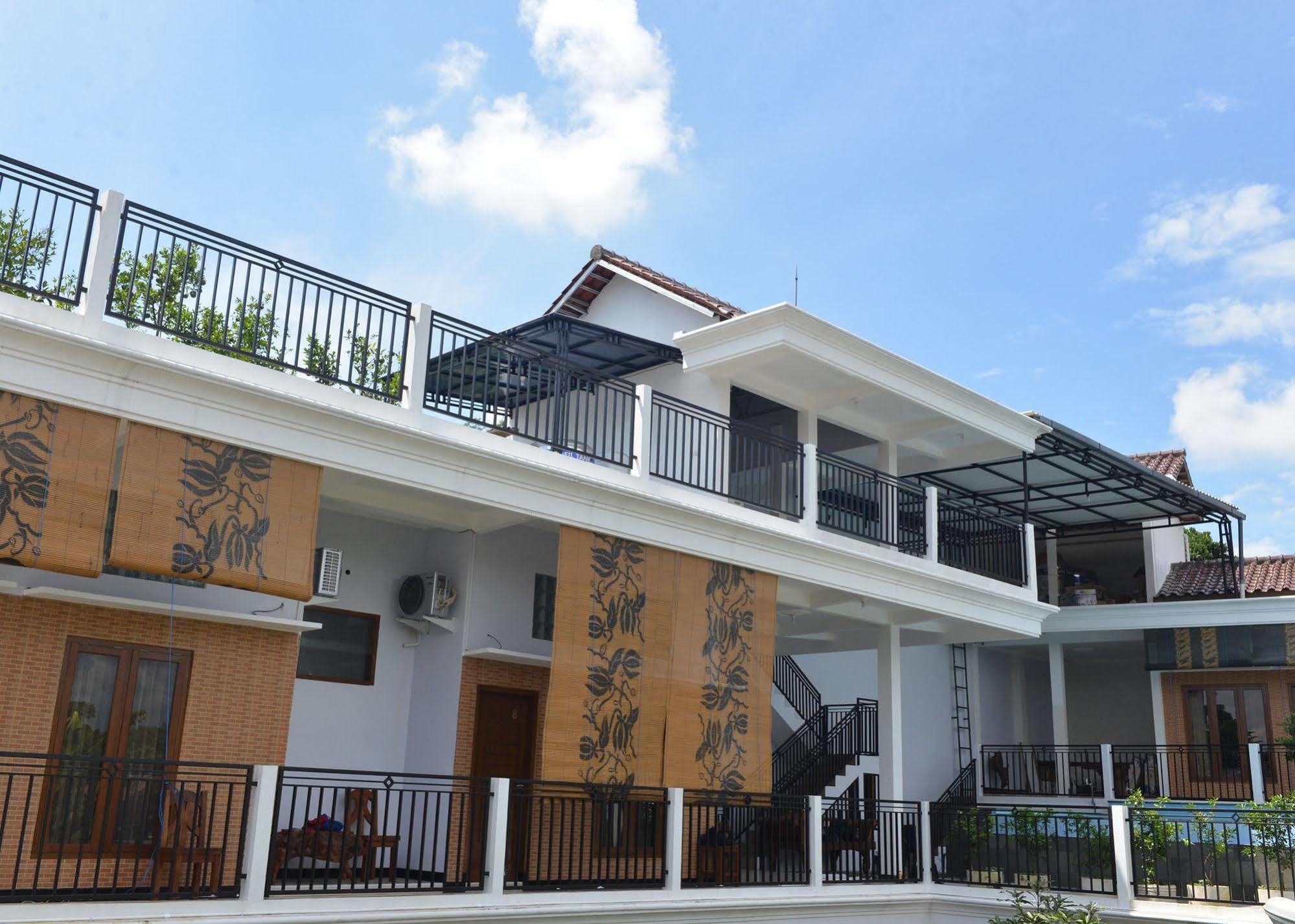 Hôtel Malang Hill Syariah Redpartner Extérieur photo